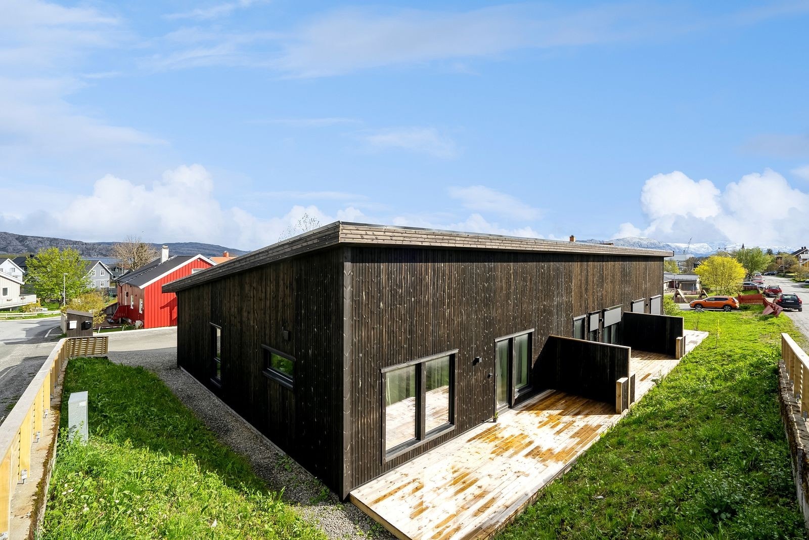 Det er forholdsvis høye levegger mellom seksjonene. Galleribilde