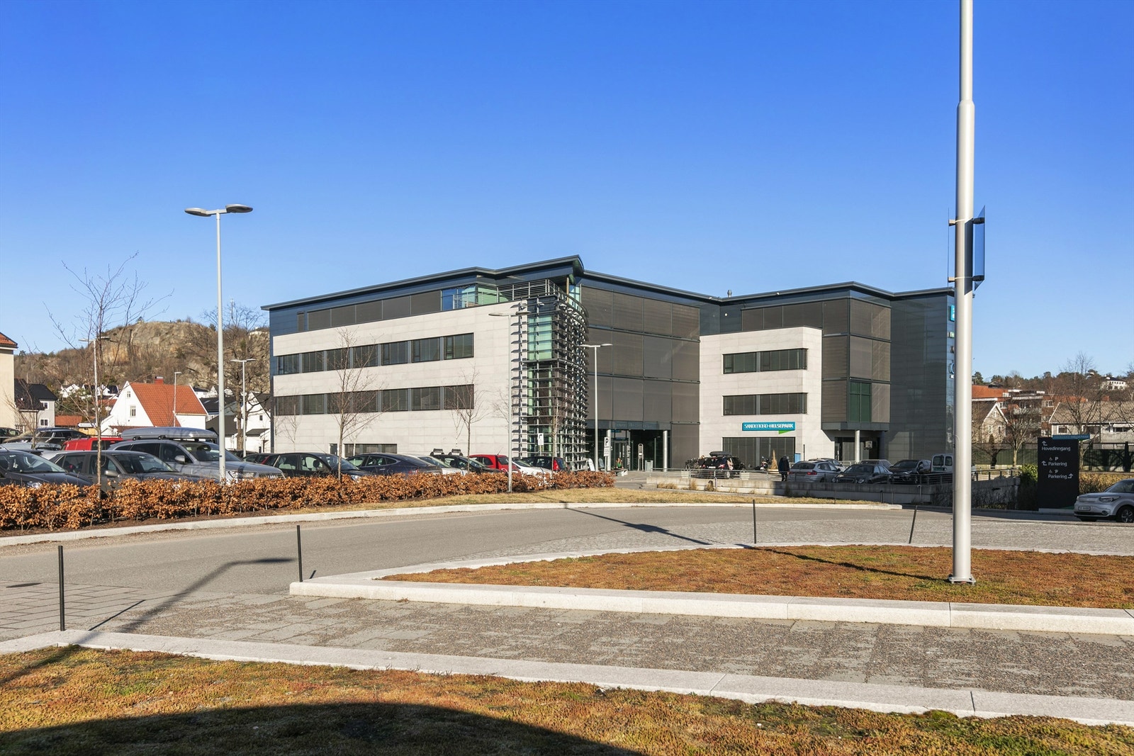 Sandefjord Helsepark ligger like i nærheten og tilbyr helsetjenester, treningssenter og apotek med søndagsåpent - alt samlet på ett sted. Galleribilde