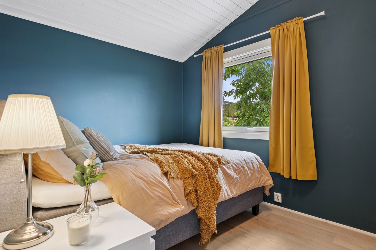 Soverommene i boligens 1. etasje måler 10,5, 10 og 7,5 kvm. Galleribilde