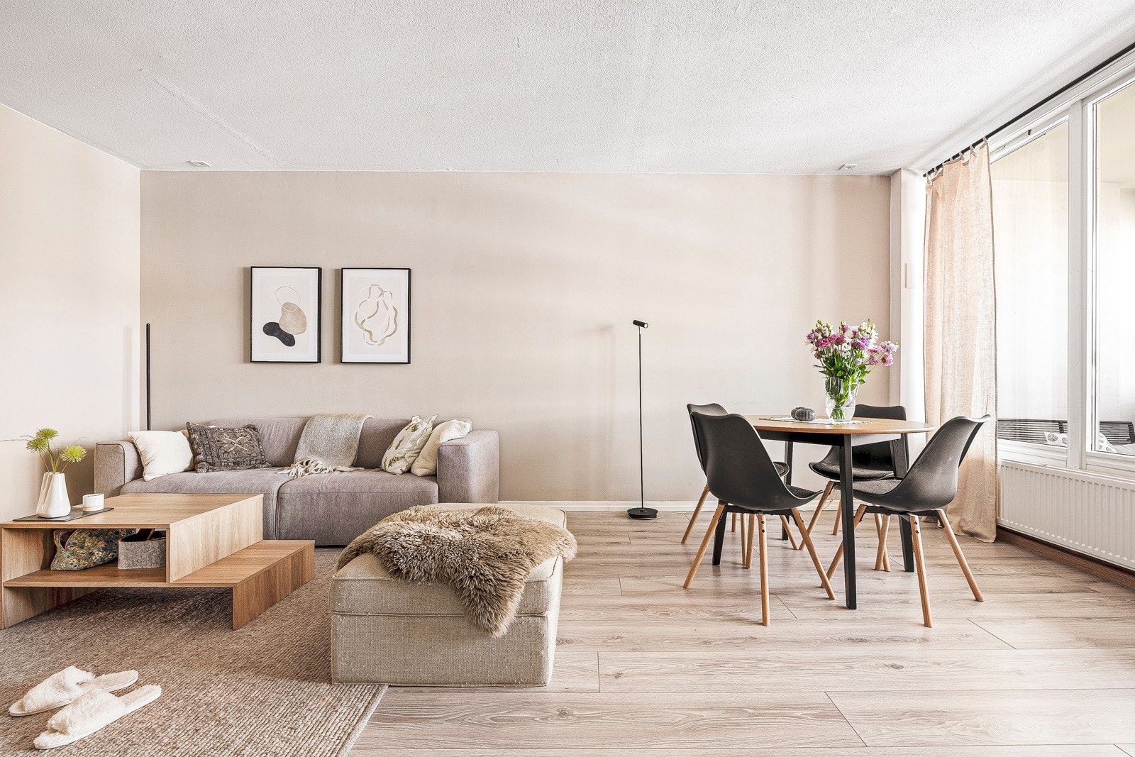 Sentralvarme med radiator i stue. Varmtvann og sentralvarme inkl. i felleskostnader! Galleribilde