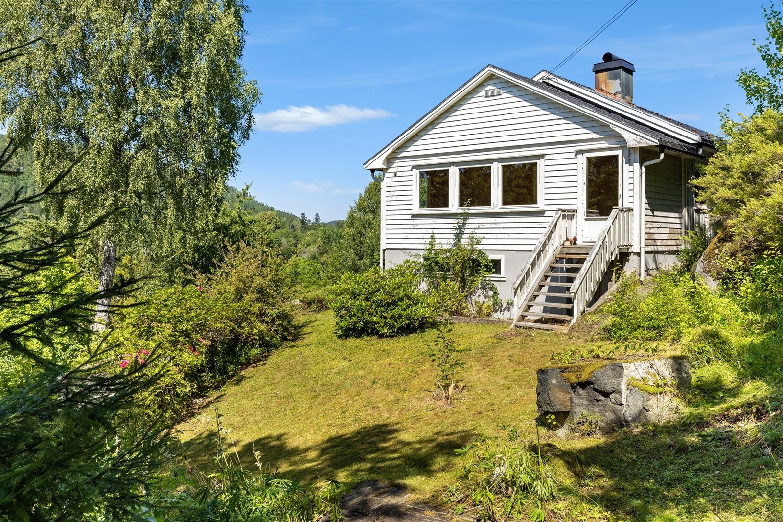 Hage med trappeadkomst fra vinterhage Galleribilde