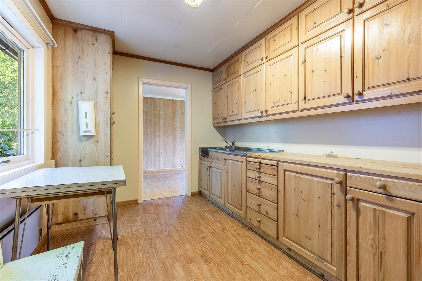 Godt med skap og benkeplass Galleribilde