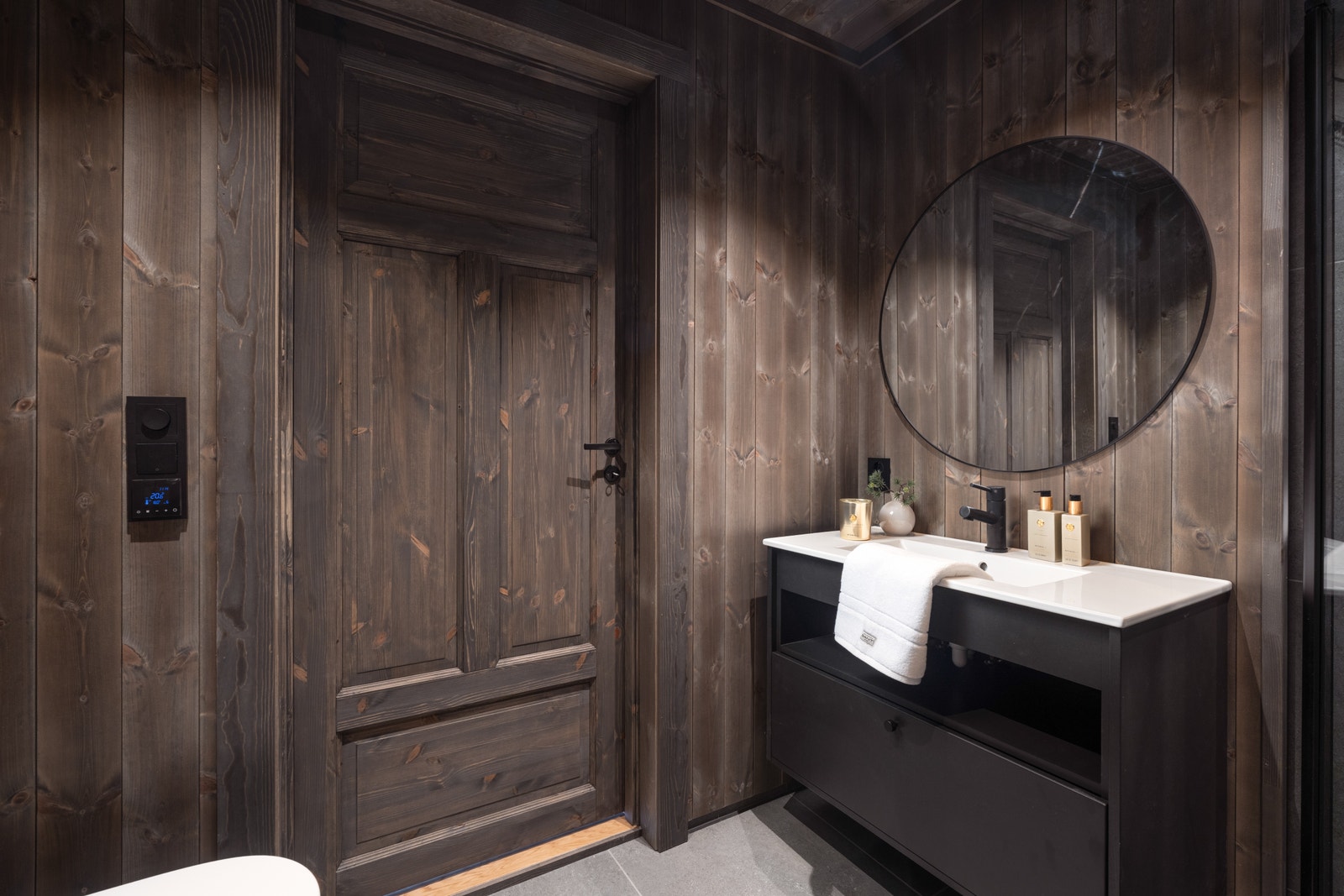 Begge badene er delikate med flislagte gulv Galleribilde