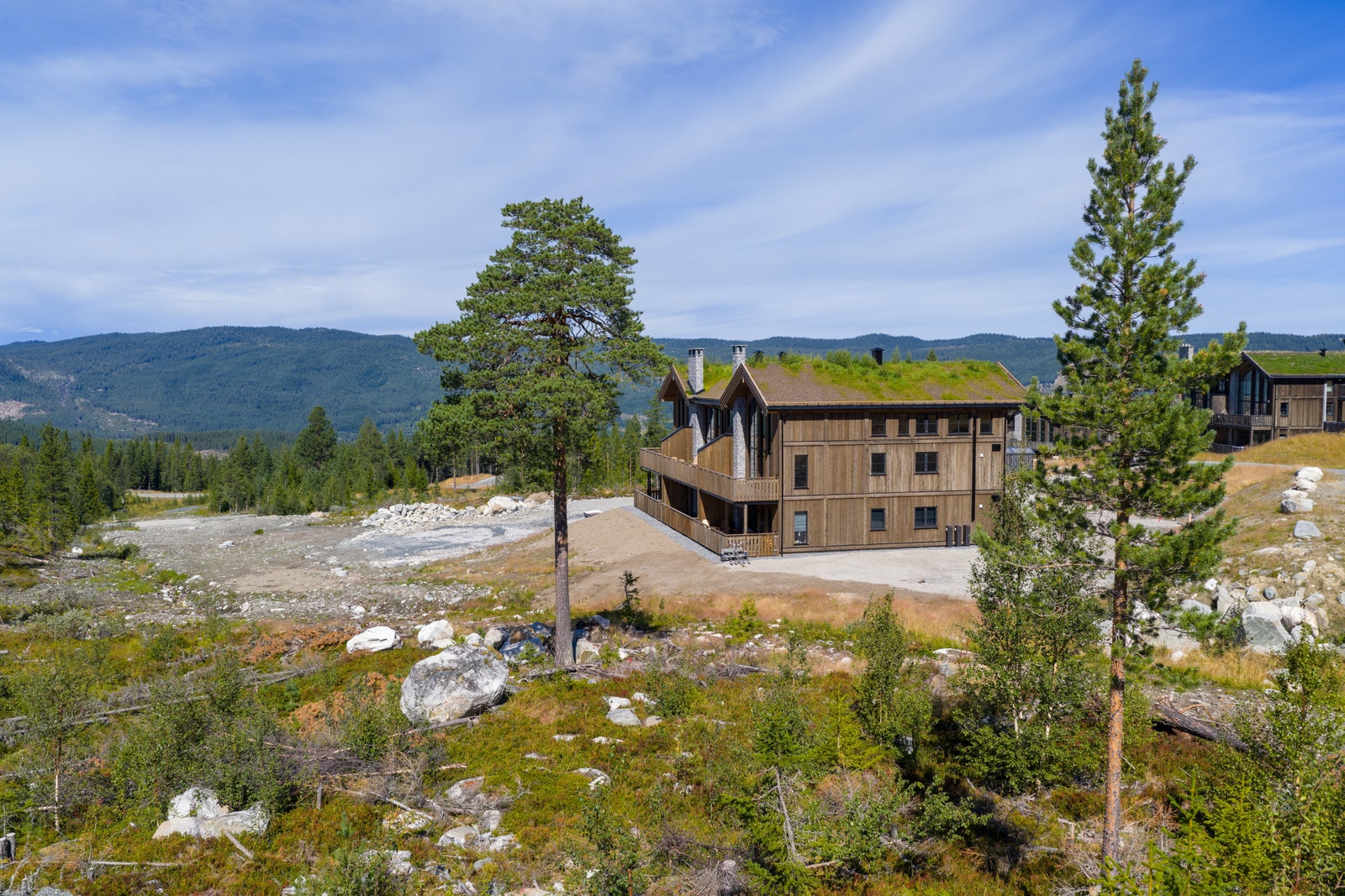 Leilighetsbygget ligger flott til og meget sentralt Galleribilde