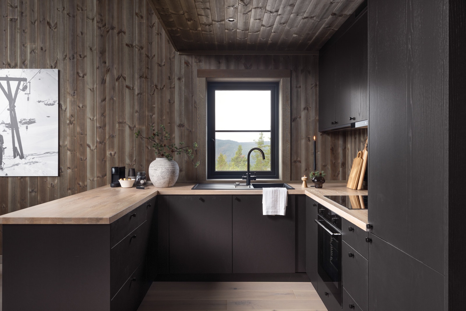 Kjøkkeninnredningen leveres av Rodegård Interiør og vil være tilnærmet likt som på bildet Galleribilde