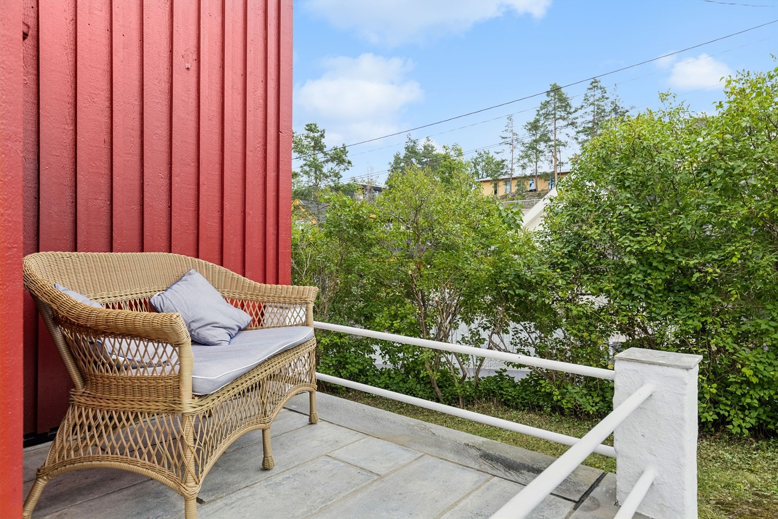 Boligen har flere soner hvor man kan følge solen gjennom dagen. Galleribilde
