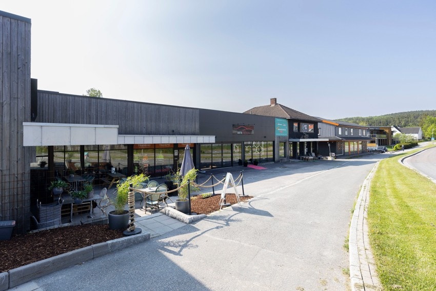 Heistad har bl.a. sushirestaurant, treningssenter, bilforhandler yogasenter m.m. som kan benyttes. Galleribilde