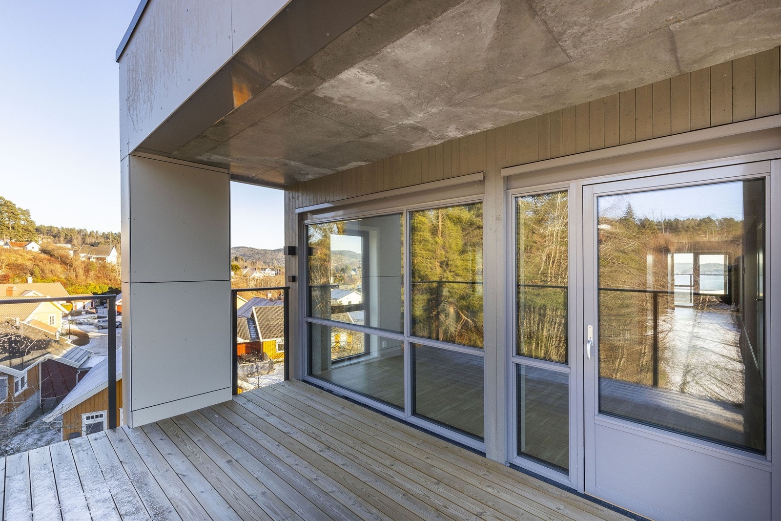 Balkong mot Pans veg har deilige solforhold. Galleribilde