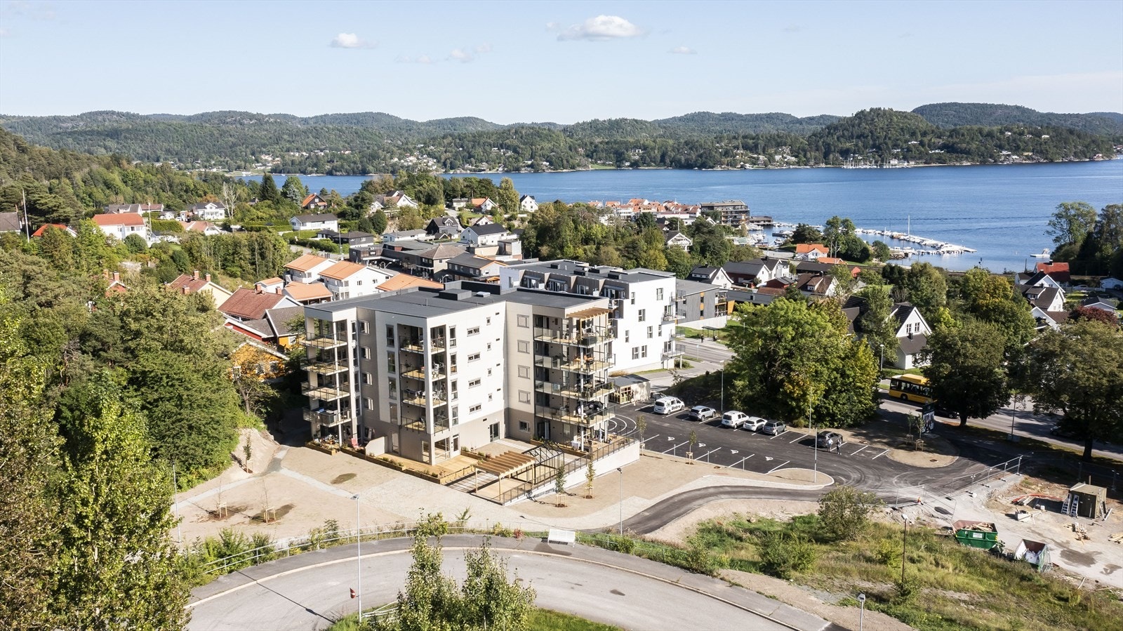 Heistad Botaniske ligger i sentrum av Heistad og er godt tilrettelagt for de fleste hva gjelder plassering og utforming. Galleribilde