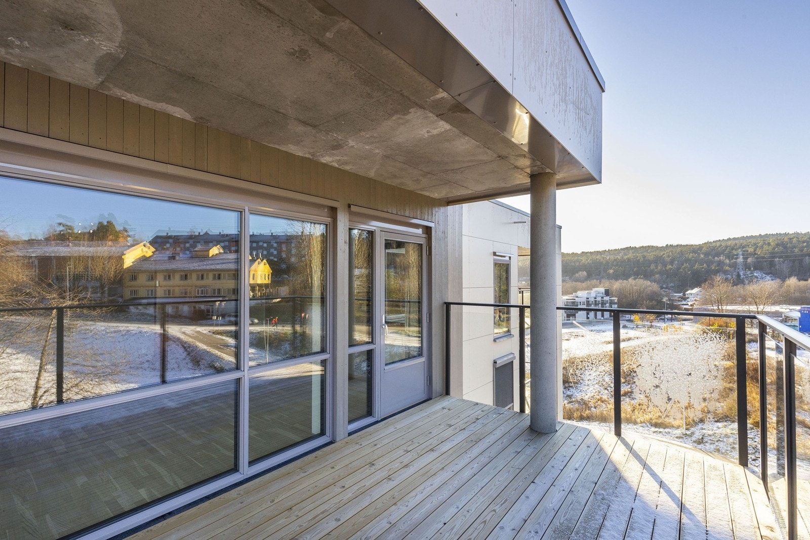 Begge balkonger gir mulighet for sol hele dagen. Galleribilde