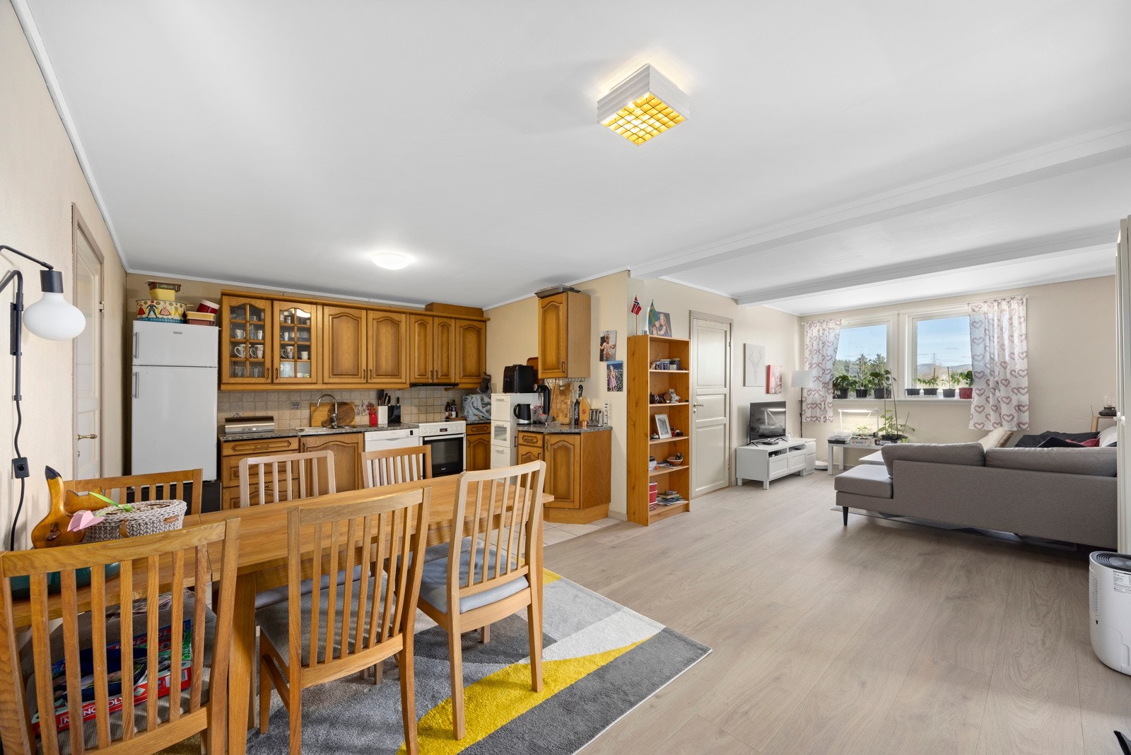 Velkommen inn til sokkel-leiligheten! For øyeblikket leid ut for kr. 10 500,- pr. mnd (ekskludert strøm) Galleribilde