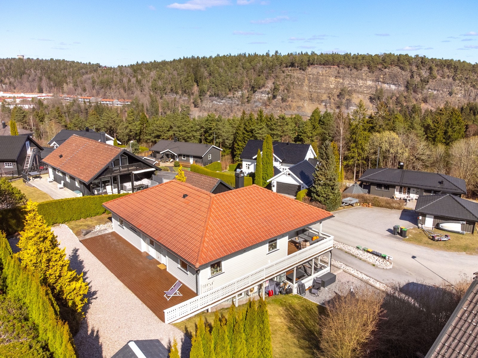 Dette er en bolig med både komfort og praktisk beliggenhet, ideell for dem som ønsker å bo i et rolig, men lett tilgjengelig område Galleribilde