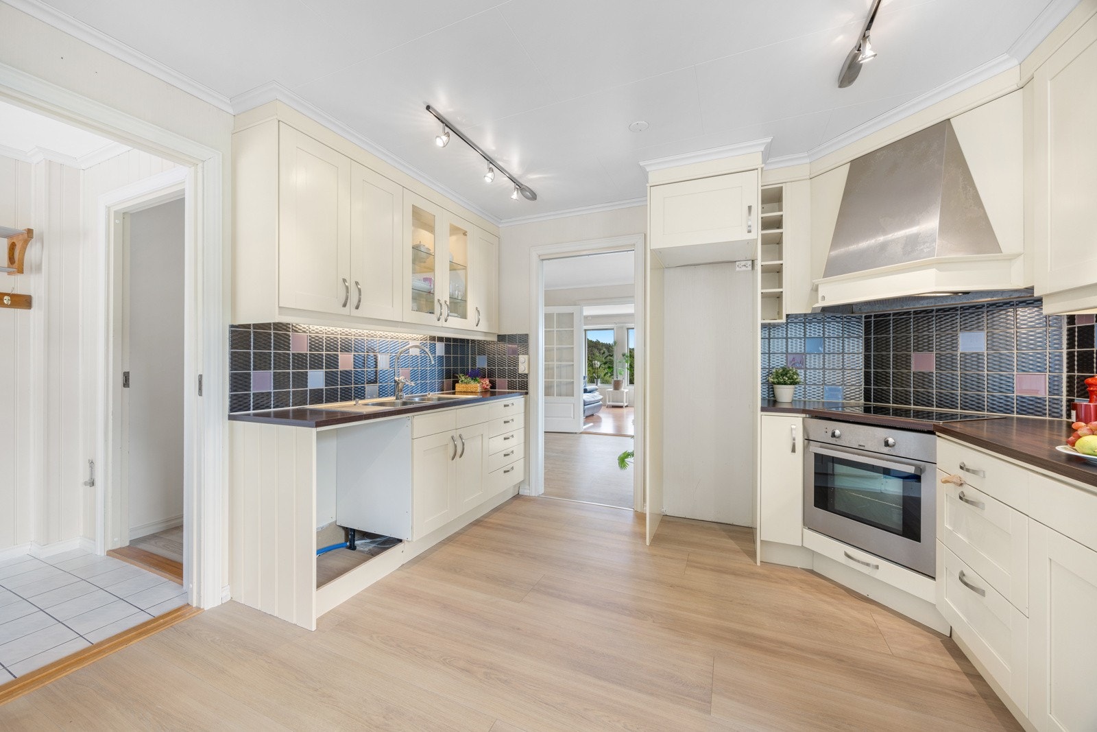 Induksjonstopp og stekeovn er integrert Galleribilde