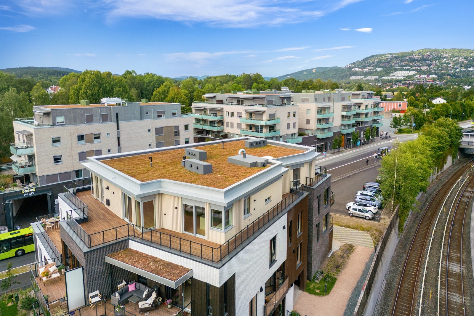 Denne leiligheten ligger i toppetasjen og med store terrasser rundt hele leiligheten