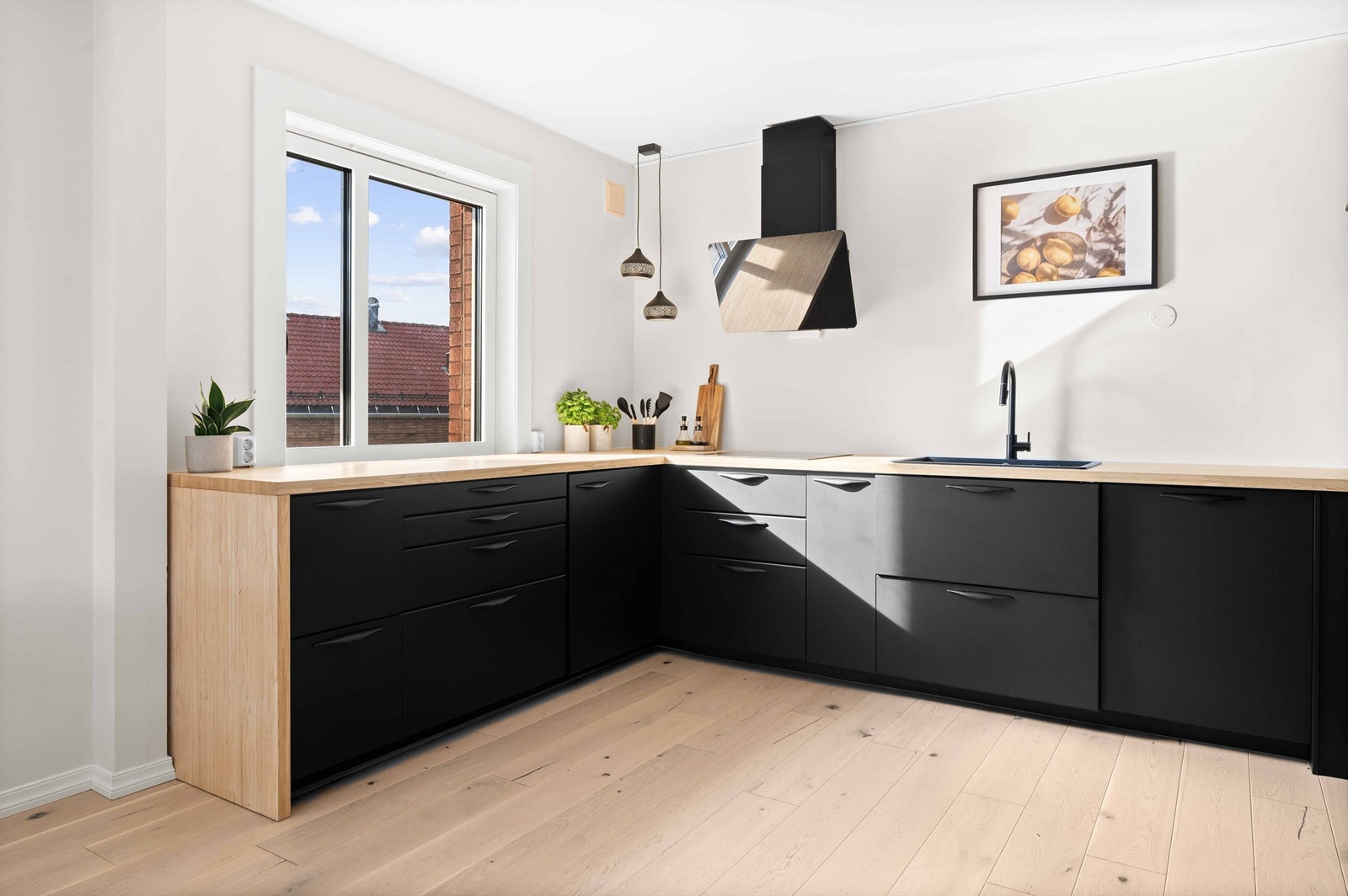 I 2023 ble det satt inn ekstra stikkontakter i stue, kjøkken, gang og soverom. Arbeid utført i regi av Lysteknikk AS. Galleribilde