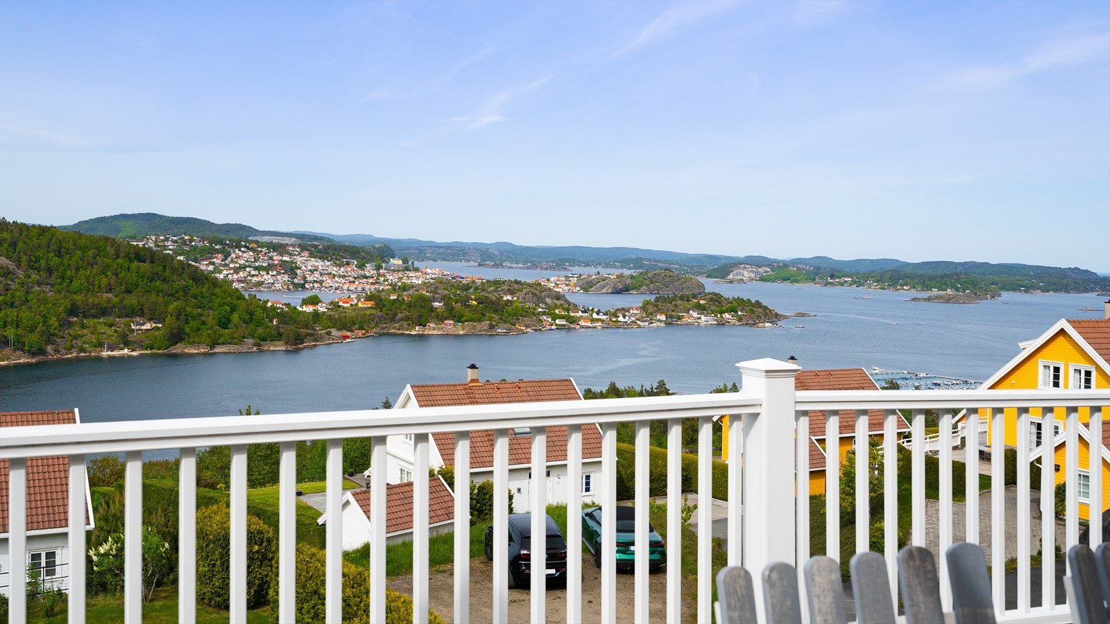 Fantastisk utsikt ut mot Kragerøfjorden, Kragerø sentrum, Bærøyfjorden og Skåtøy. Galleribilde