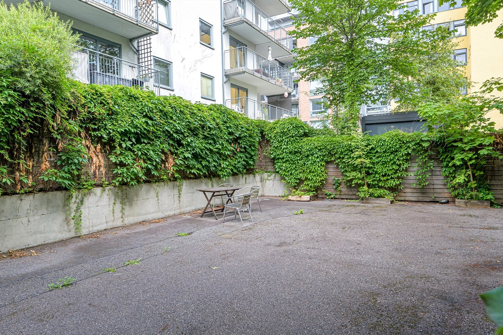 Leiligheten har en attraktiv og meget sentral beliggenhet med gangavstand til alt av fasiliteter, service- og kollektivtilbud Galleribilde