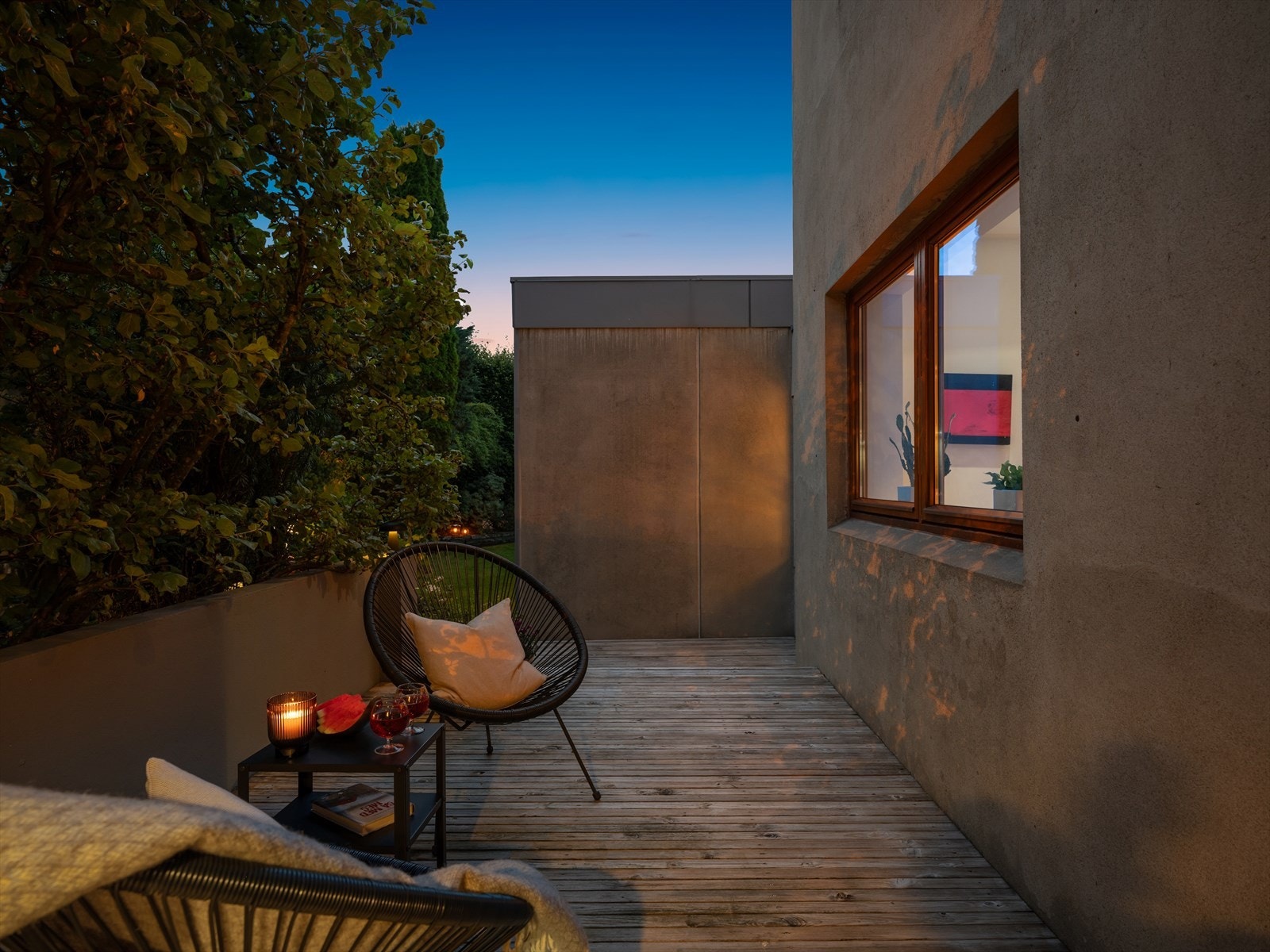 En fin terrasse for kveldskos. Galleribilde