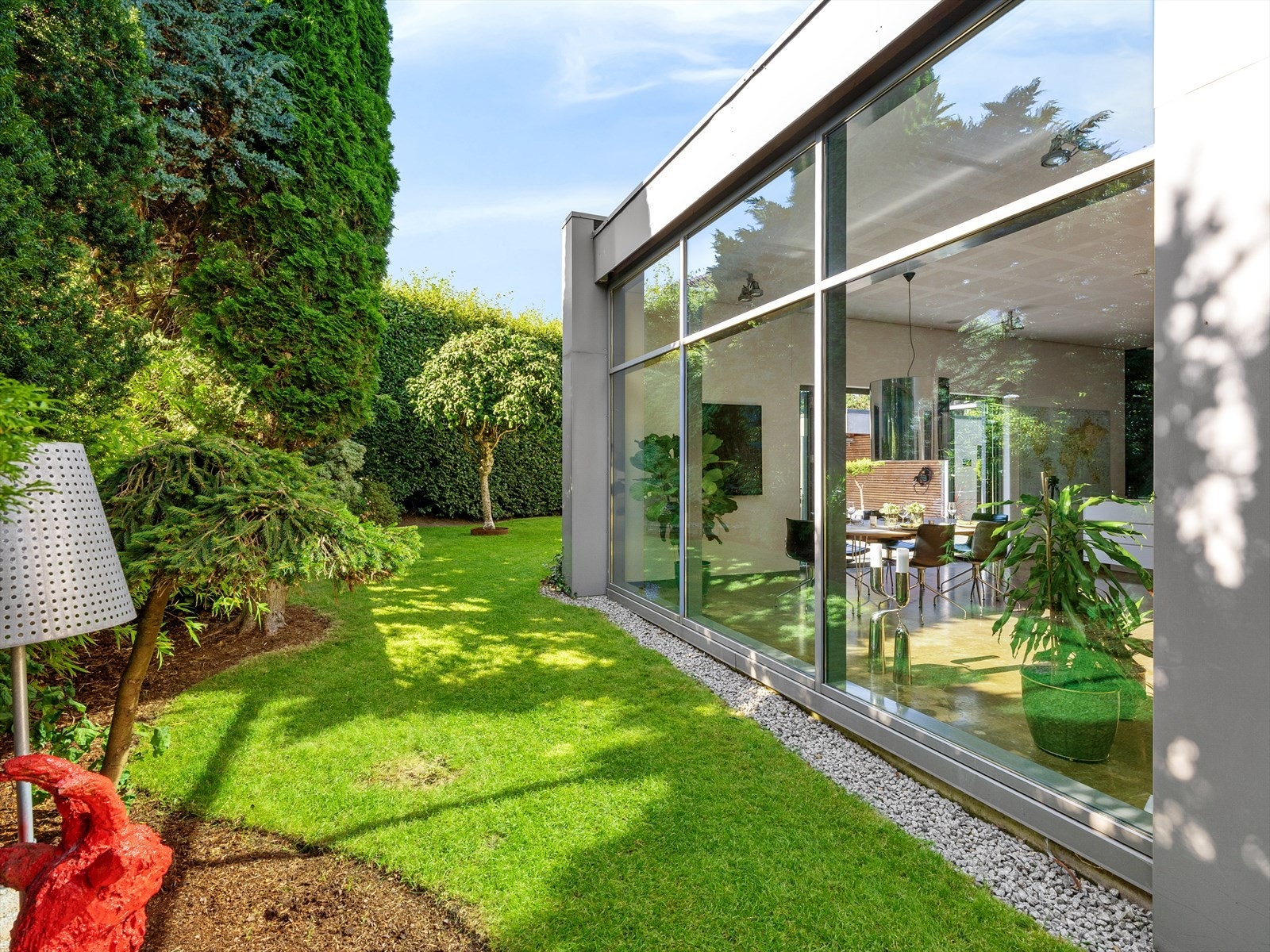 Kontakten mellom inne og ute er noe helt eget. Galleribilde