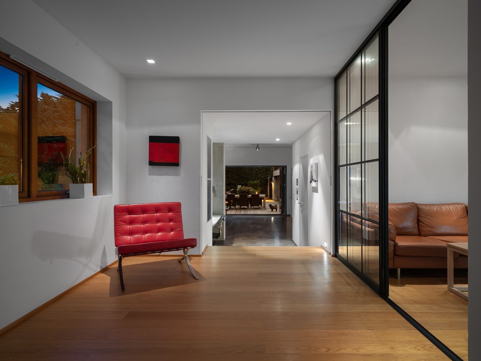 Belysning er hovedsaklig fra Modulare og Deltalight. Galleribilde