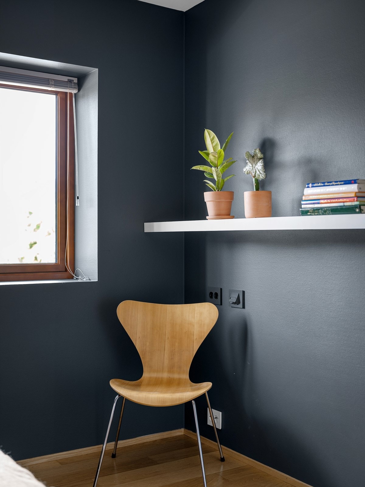 Veggplugger for data. Galleribilde