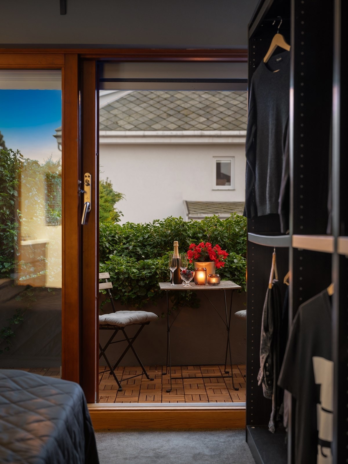 Egen luftebalkong - perfekt for en kveldsdrink eller morgenkaffe. Solscreens utvendig. Galleribilde