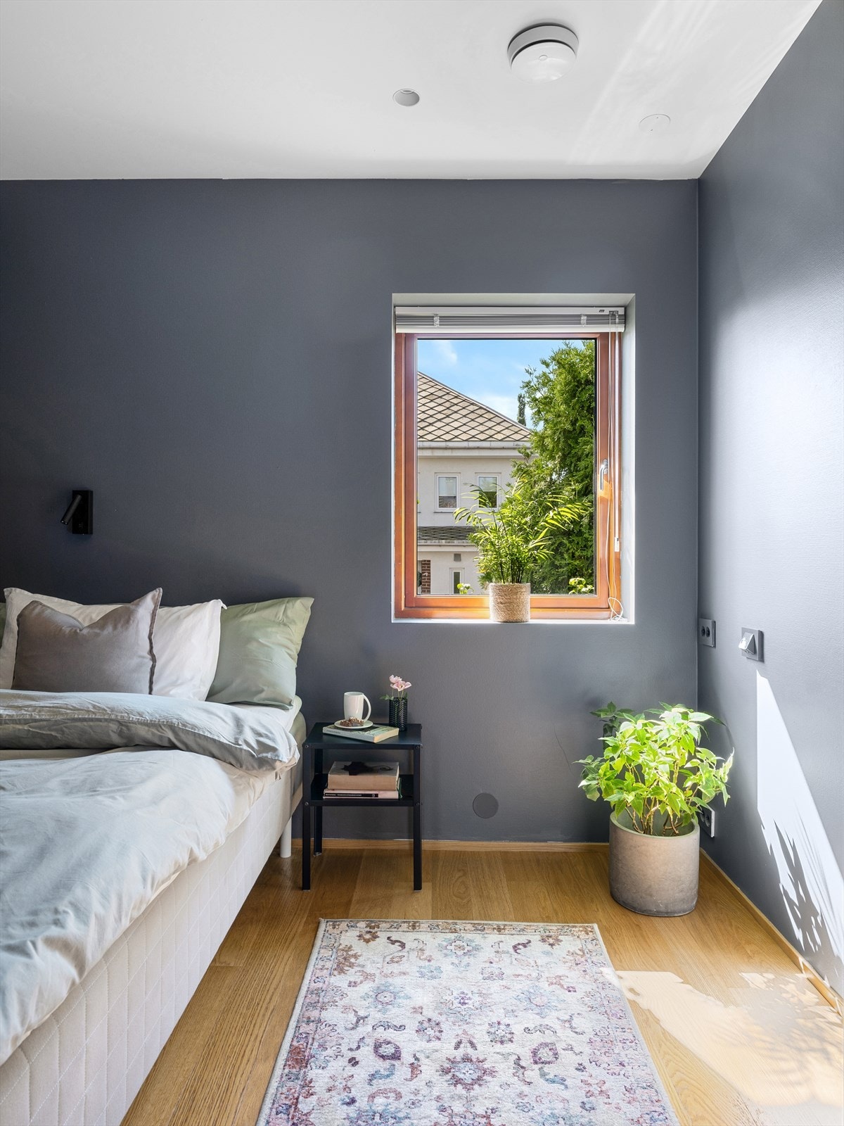 1 av 4 soverom med plass til mer enn bare seng. Opplegg for kontorpult/gaming. Galleribilde