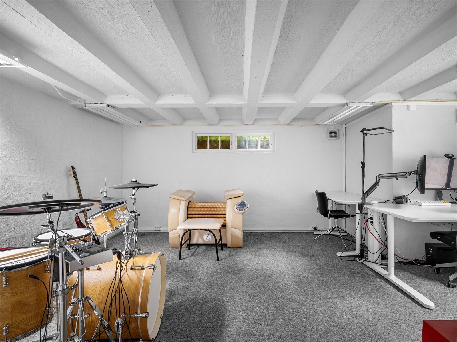 Kjellerstuen er romslig og perfekt for utfoldelse. Noe lavere takhøyde. Galleribilde