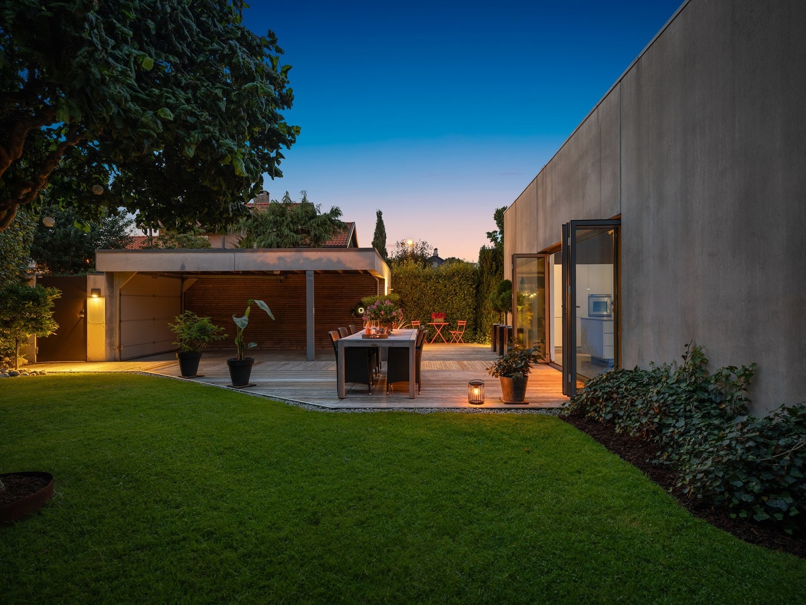 Et eget sted hvor skuldrene senker seg. Hverdagen blir bedre, og helgen helt nydelige. Helt skjermet og privat oase. En virkelig nydelig atmosfære. Rolige omgivelser kun 2 min fra Langgata og 5 min fra togstasjon. Galleribilde