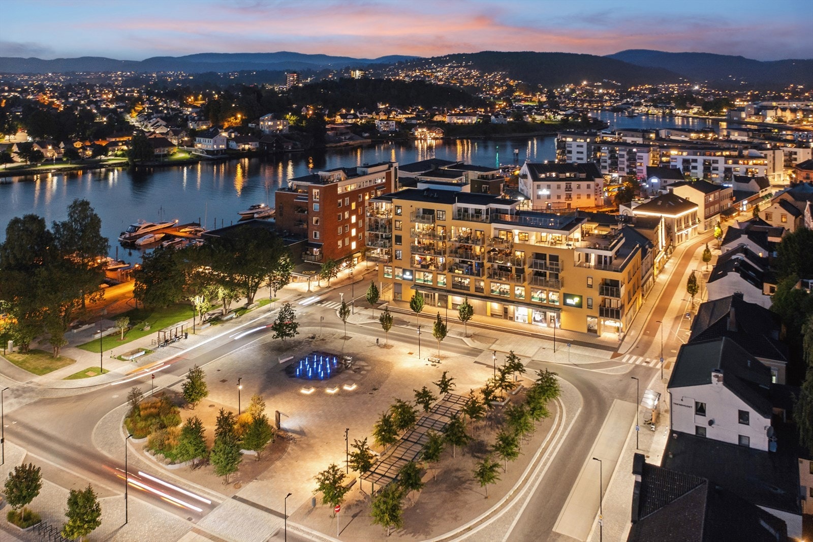 Kveldsfoto. Galleribilde