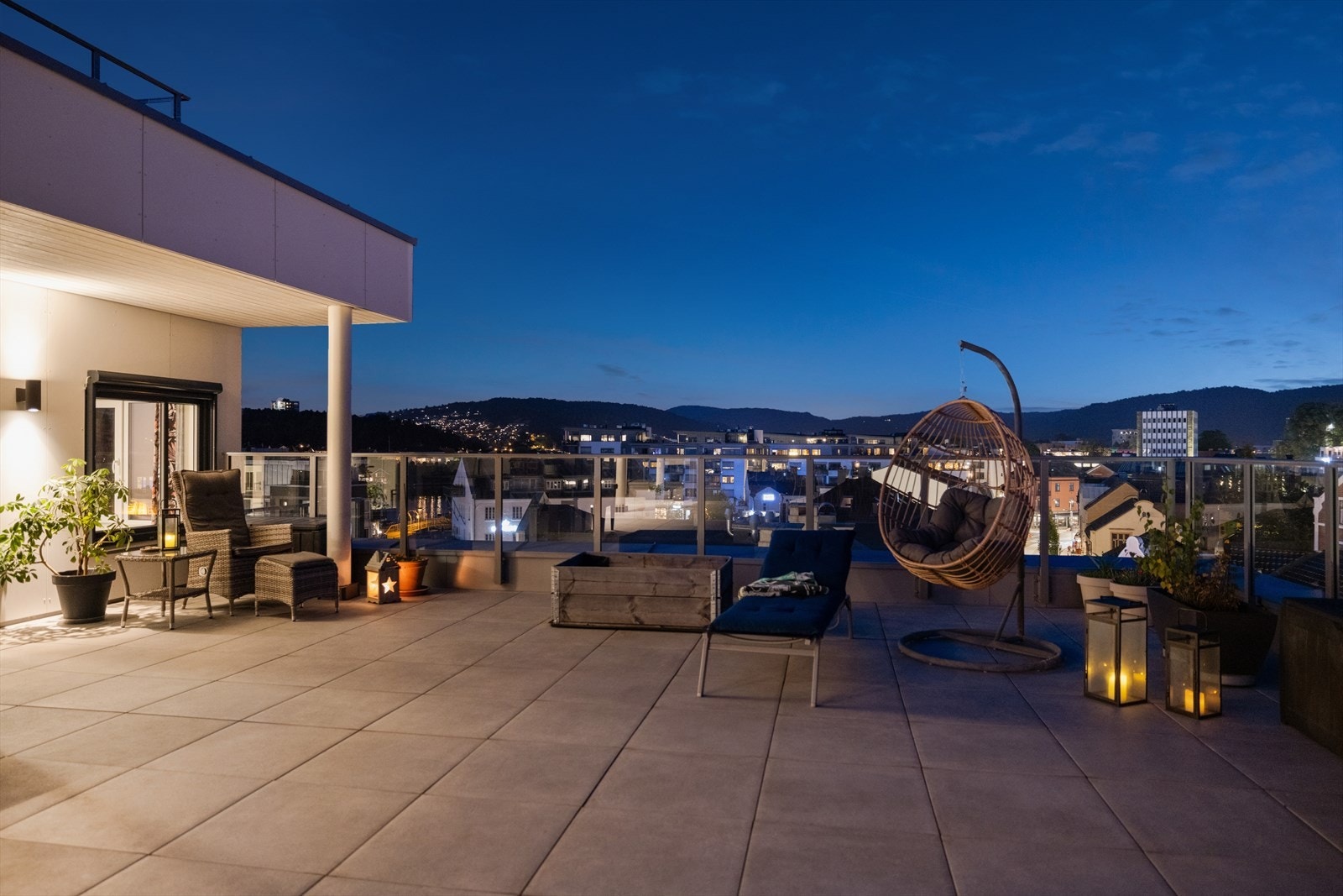 Kveldsfoto. Galleribilde