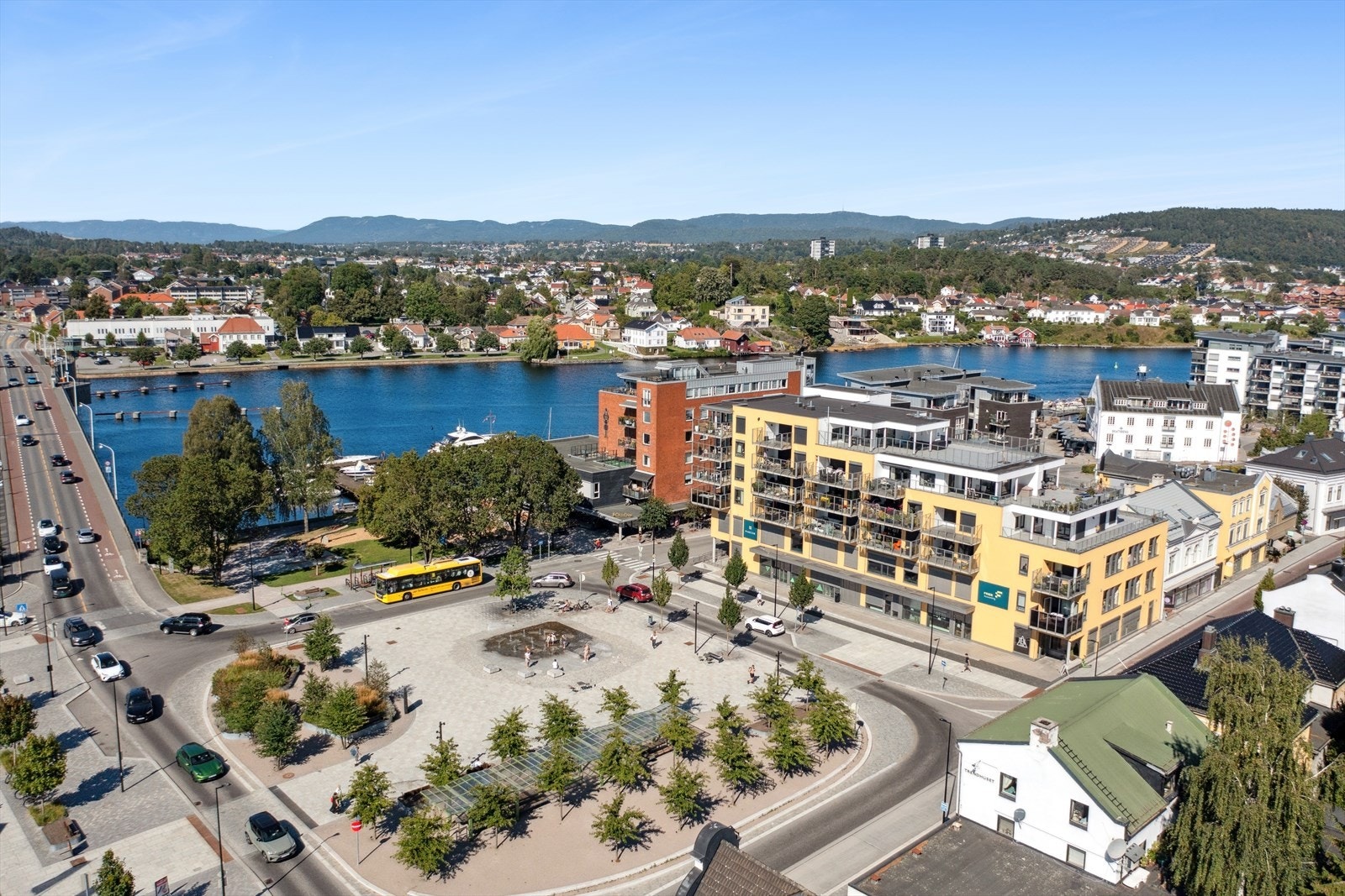 Bygget er arkitekttegnet av Børve Borchsenius Arkitekter AS er Norges - og trolig Nordens - eldste arkitektkontor med sammenhengende drift, etablert i Porsgrunn i 1889 av Halldor Larsen Børve. Galleribilde