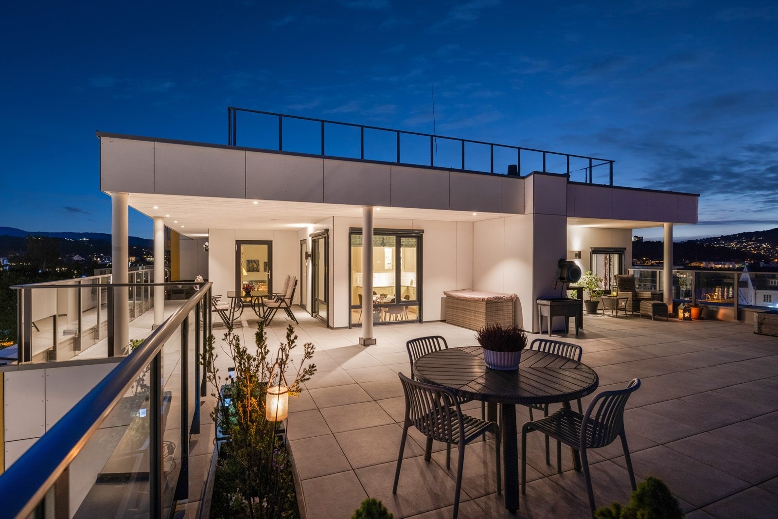 Kveldsfoto. Galleribilde