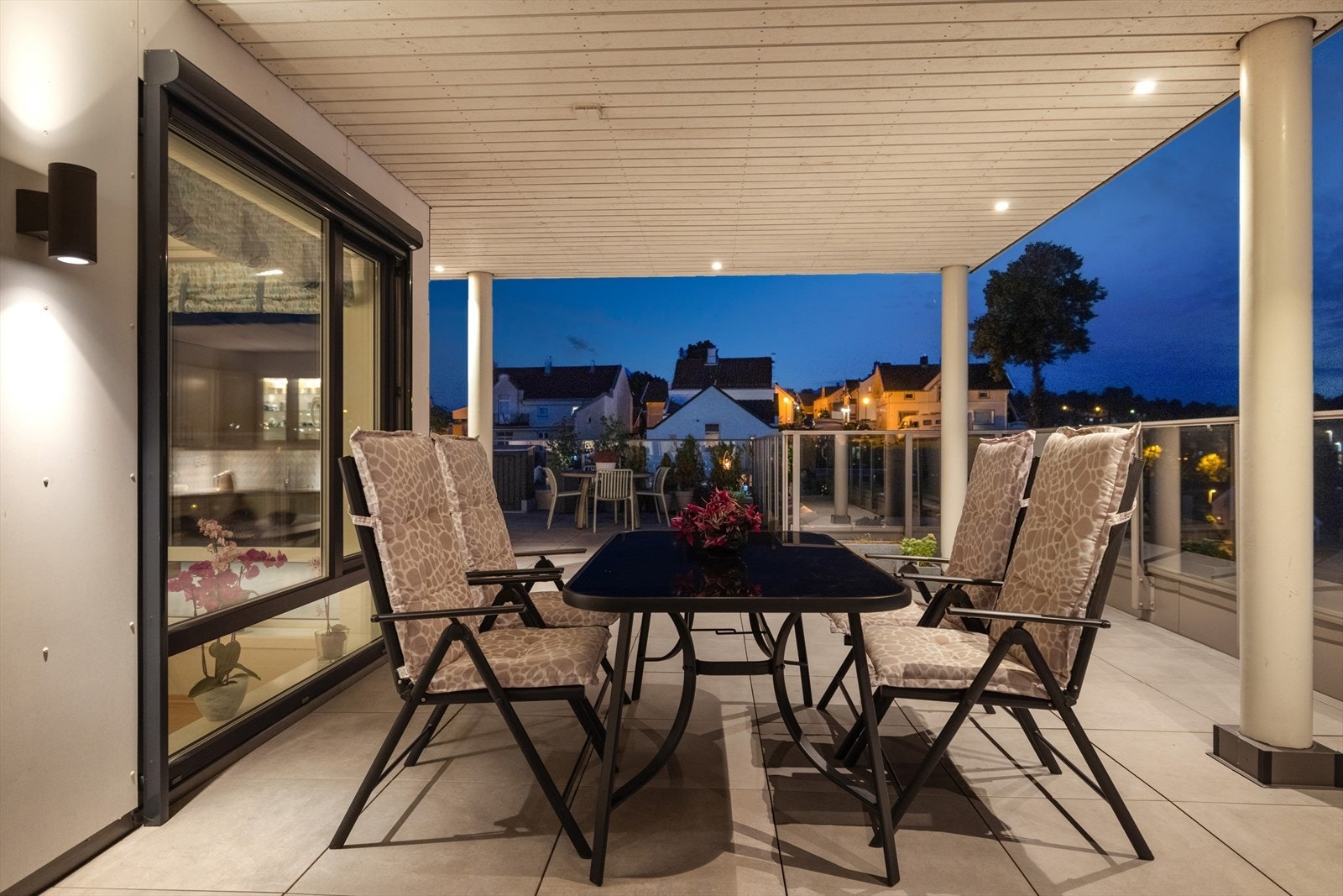 Kveldsfoto. Galleribilde