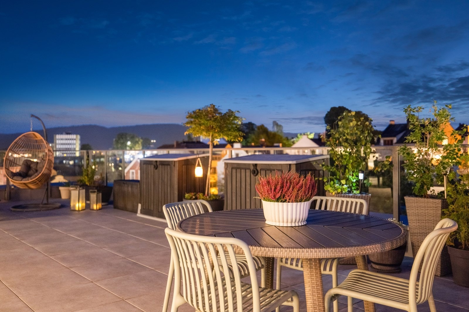 Kveldsfoto. Galleribilde