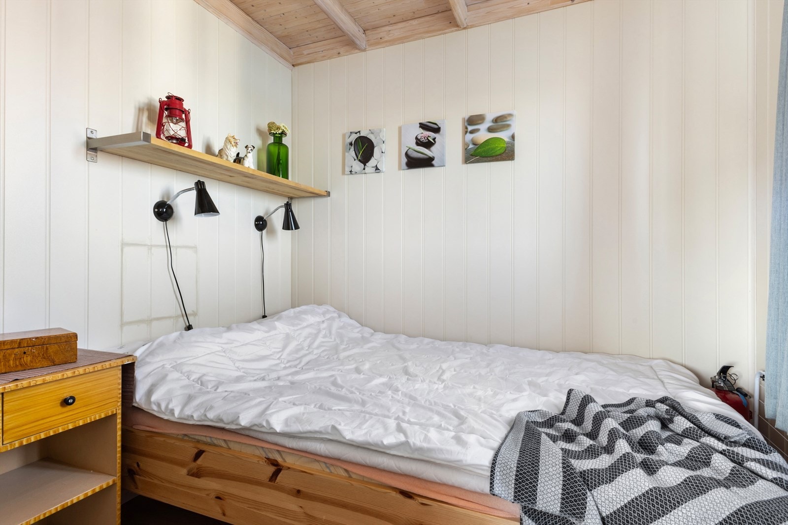 Soverommet. Fritidsboligen holder normalt god standard, bruken
av bygget tatt i betraktning. Galleribilde