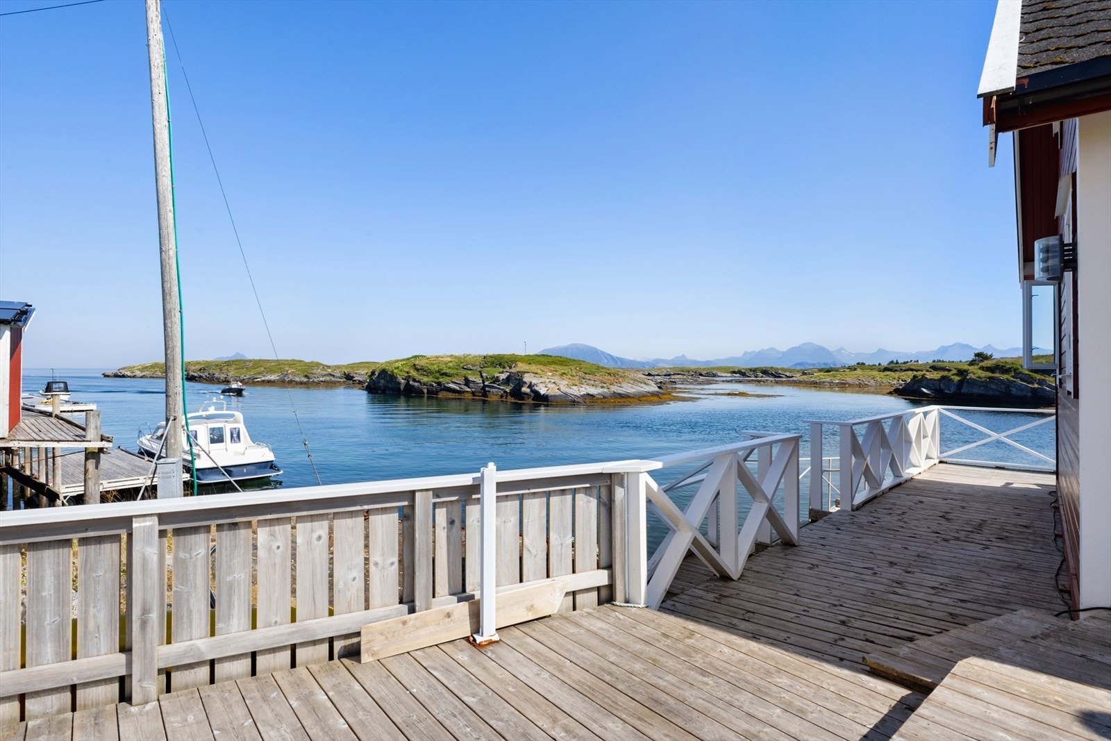 Kaianlegget og hele fundamentet som fritidsboligen i dag står på er trolig fra den gang eiendommen ble etablert på begynnelsen av
50-tallet. Galleribilde