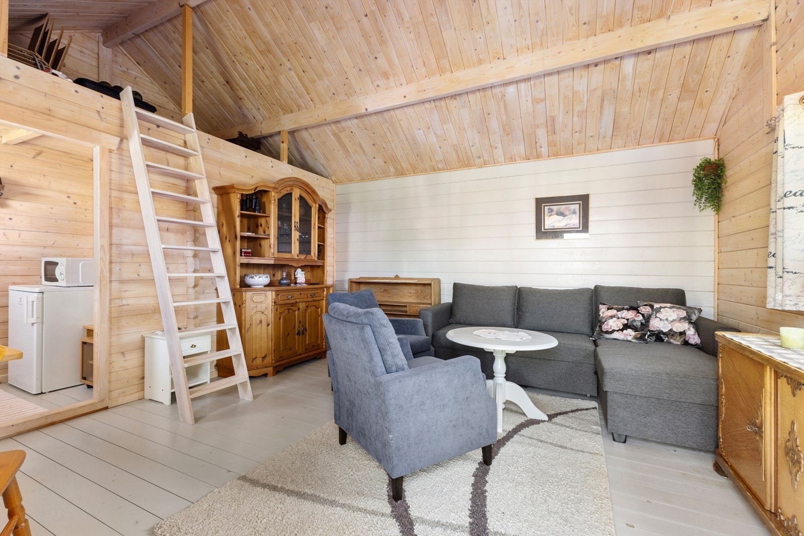 Uthuset har blitt benyttet som gjesteplass sommerstid. Galleribilde