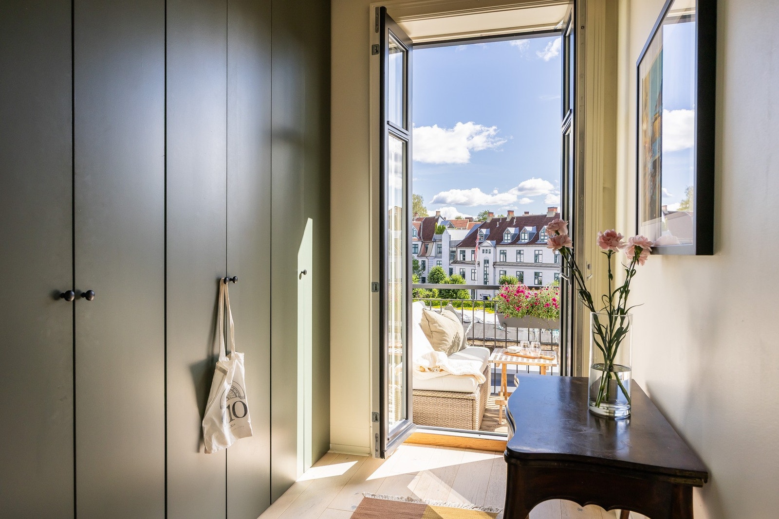 Soverom 2 er benyttet som garderobe/kontor Galleribilde