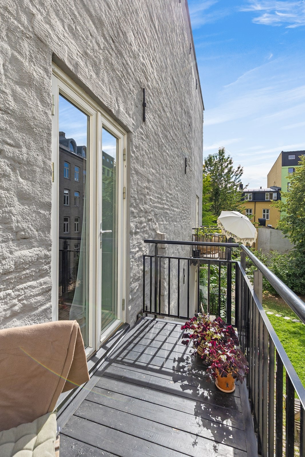 Her er det plass til utemøblement, grill og beplantning. Galleribilde