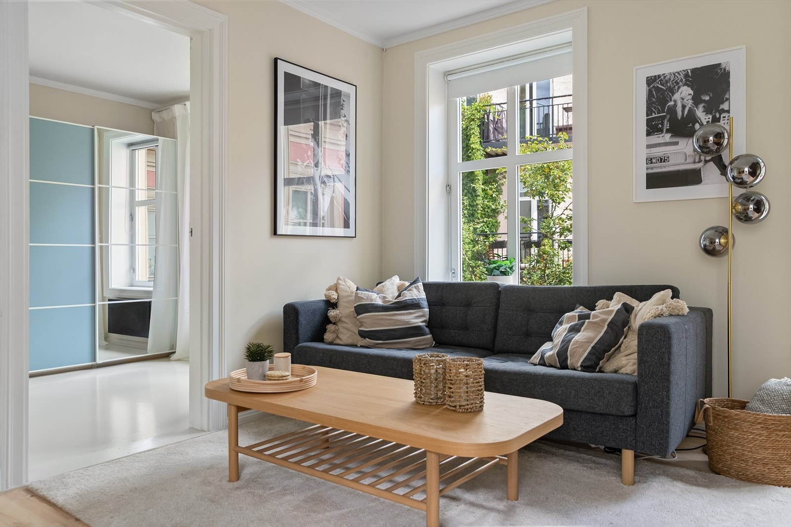 Leiligheten ligger i 3. etasje og inneholder entré, stue, kjøkken, to soverom og bad. Galleribilde