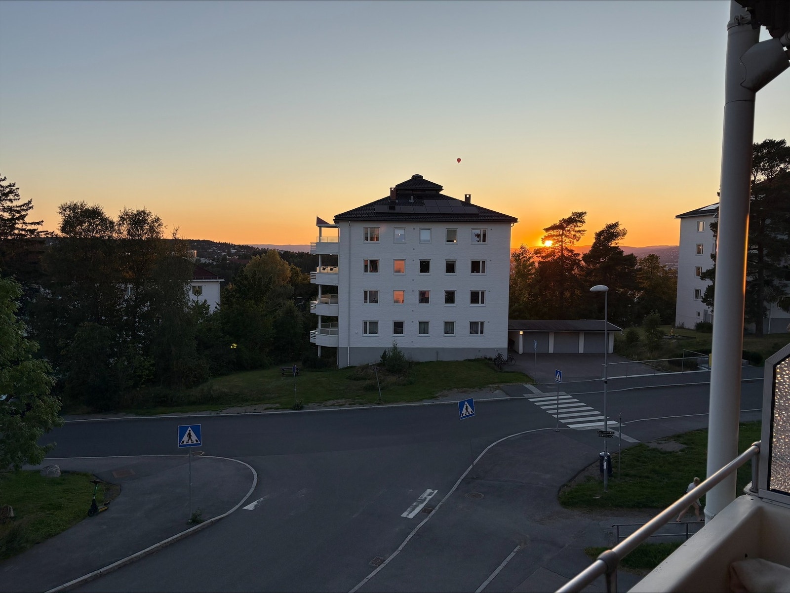 Boligen ligger i et rolig og hyggelig nabolag med kort vei til det meste Galleribilde