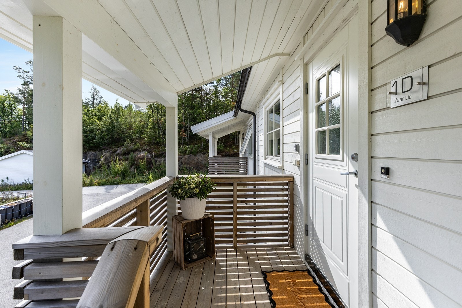 Hyggelig overbygd inngangsparti Galleribilde