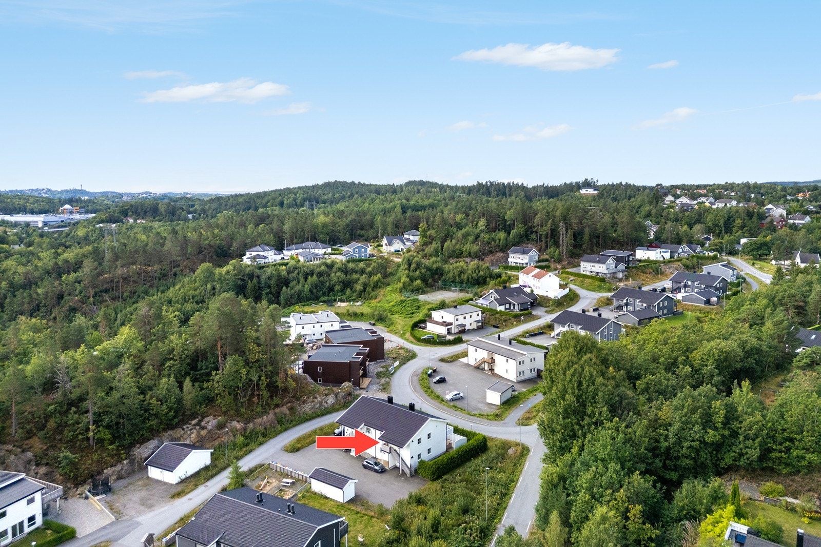 Arendal sentrum med alt av fasiliteter er ca. 3 km unna Galleribilde