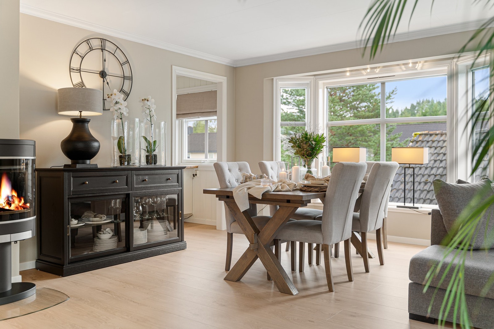 God plass til et større langbord Galleribilde