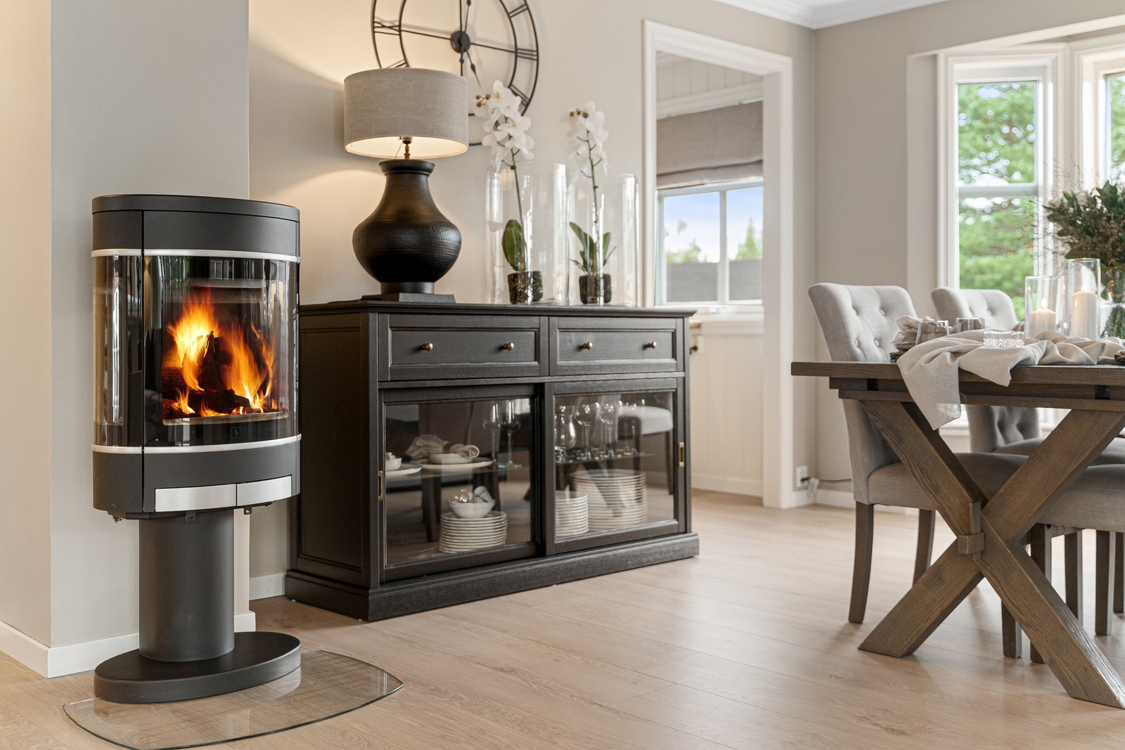 Varme- og plasseffektiv vedovn Galleribilde