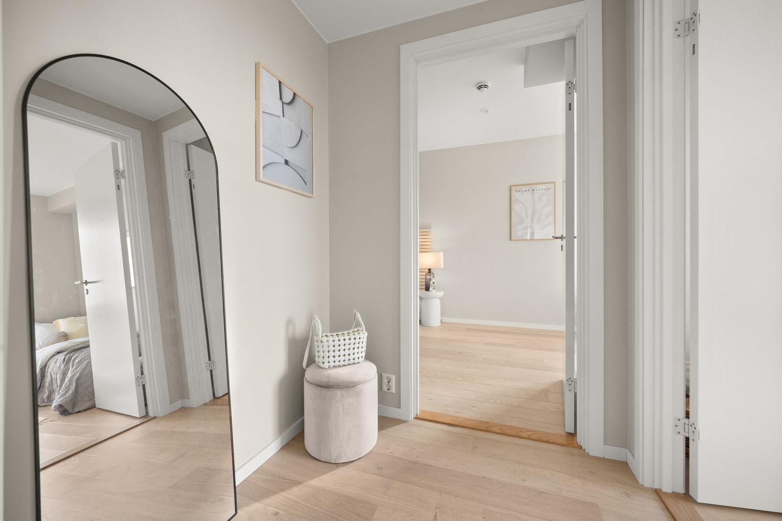 Mellomgang. Galleribilde