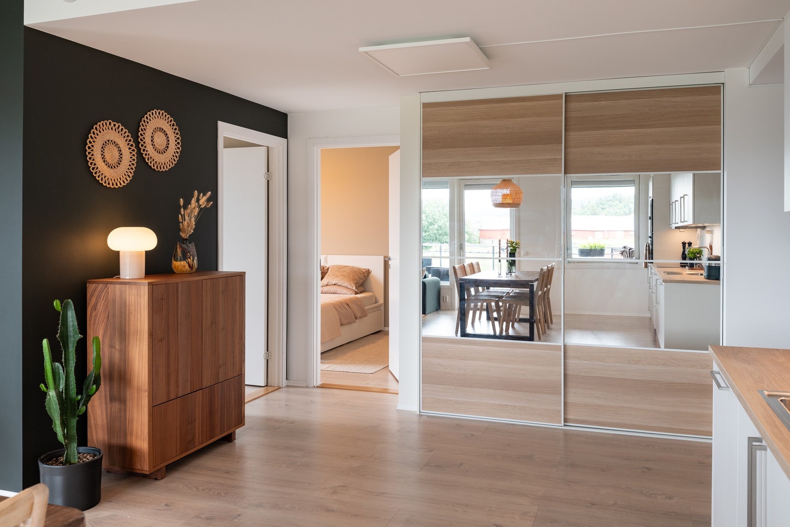 Her har du moderne komfort med vannbåren varme og balansert ventilasjon. Oppvarming er inkludert i felleskostnadene. Galleribilde