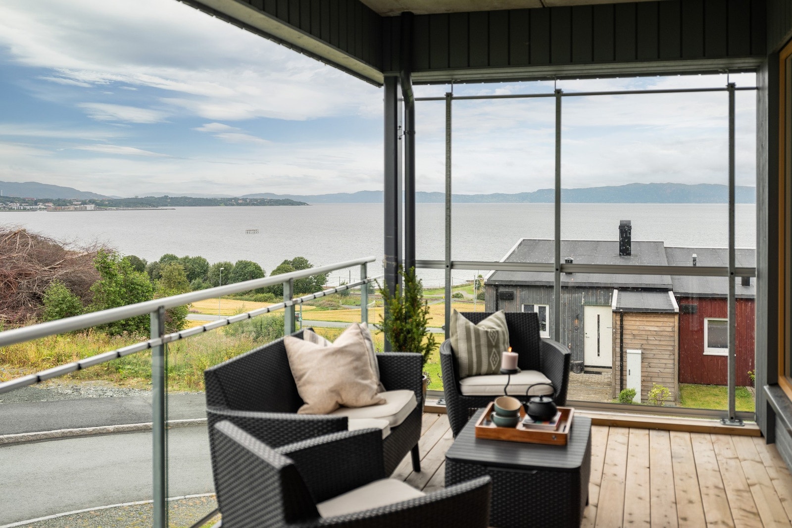 Nåværende eier har satt spesielt pris på å kunne nyte solnedgangen herfra. Galleribilde