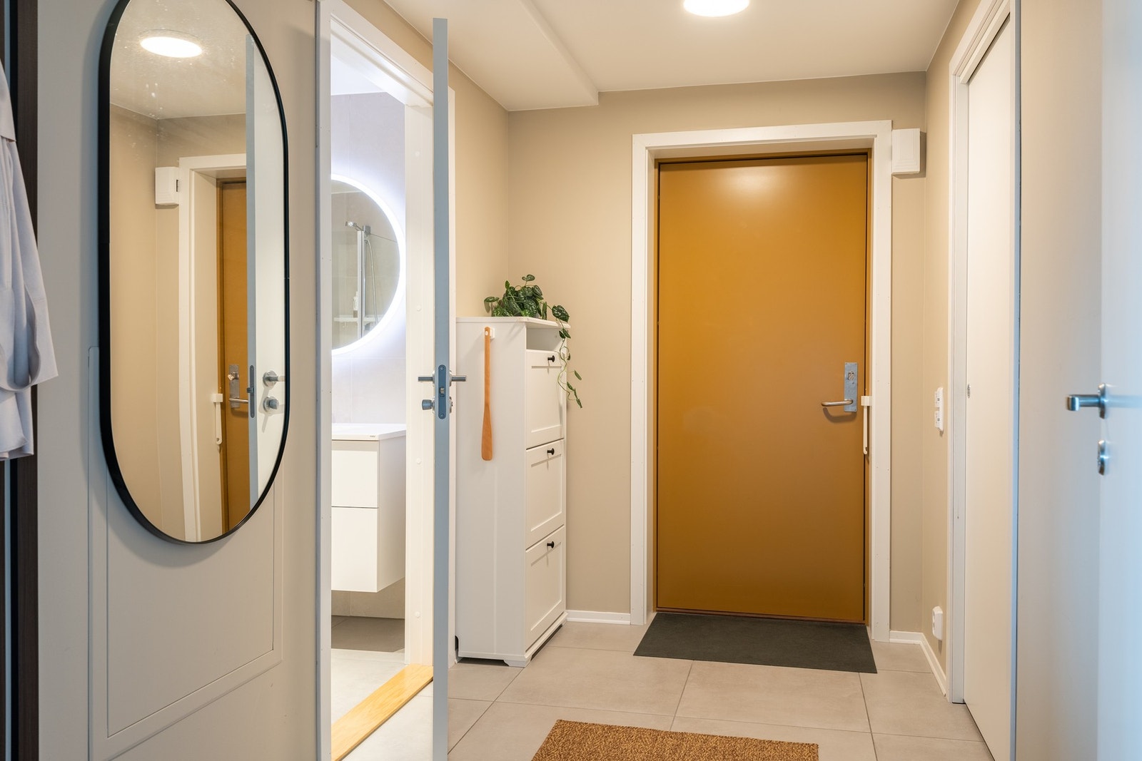 Fra gangen har du tilgang til en praktisk innendørs bod på 3,5 kvadratmeter. Galleribilde